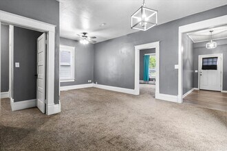 319 Elm St in Leavenworth, KS - Building Photo - Building Photo