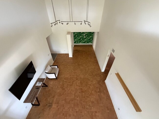 1940 Highland Ave in Los Angeles, CA - Foto de edificio - Building Photo