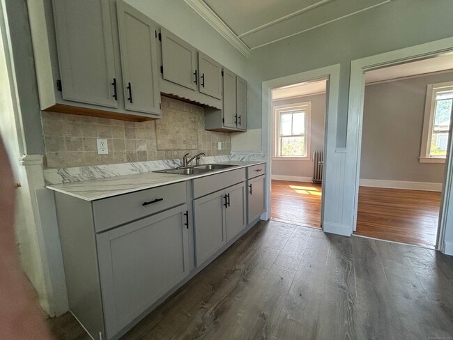 10 Cherry St in Stonington, CT - Building Photo - Building Photo