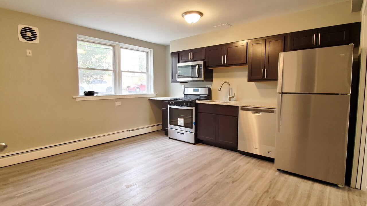 3058 N Kostner Ave in Chicago, IL - Building Photo