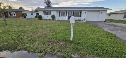 1740 Elinor Pl, Unit 1 in Englewood, FL - Building Photo - Building Photo