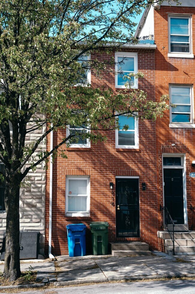 916 W Lombard St in Baltimore, MD - Building Photo - Building Photo