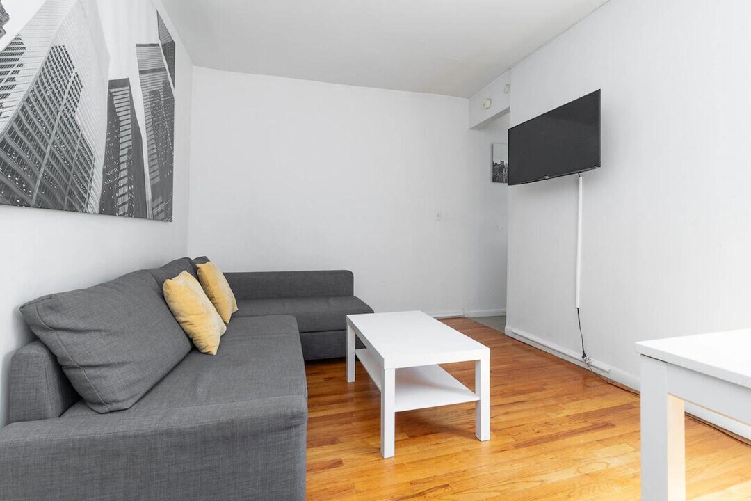 1794 1st Ave in New York, NY - Building Photo