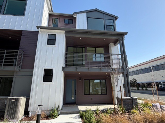 1436 Waterside Ln in Rohnert Park, CA - Building Photo - Building Photo