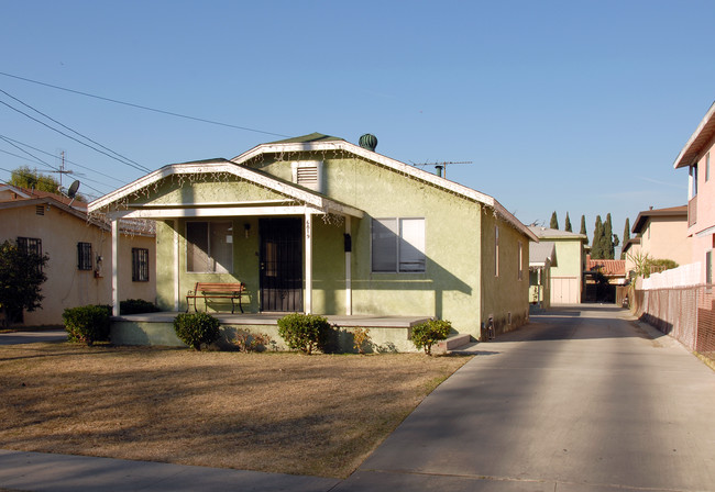 6819 Vinevale Ave in Bell, CA - Building Photo - Building Photo