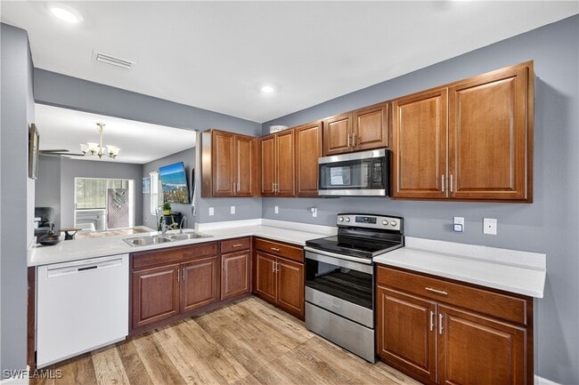 3019 NW 17th Pl in Cape Coral, FL - Building Photo - Building Photo