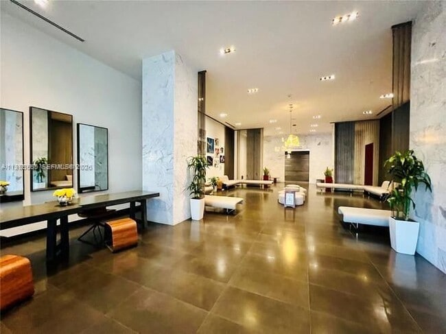 1600 NE 1st Ave in Miami, FL - Foto de edificio - Building Photo