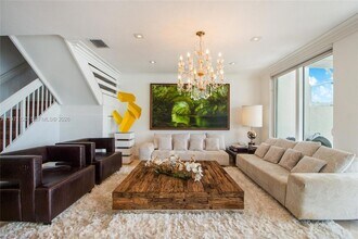 6407 NW 109th Ave in Doral, FL - Building Photo - Building Photo