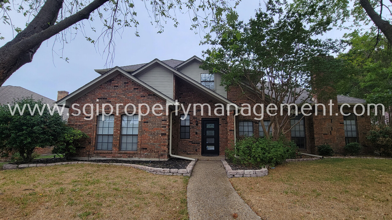 9955 Chimney Hill Ln in Dallas, TX - Building Photo