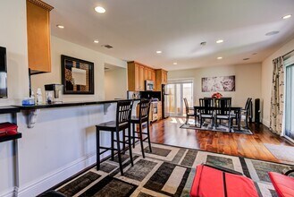 2504 23rd St, Unit #A UNFURNISHED in Santa Monica, CA - Foto de edificio - Building Photo