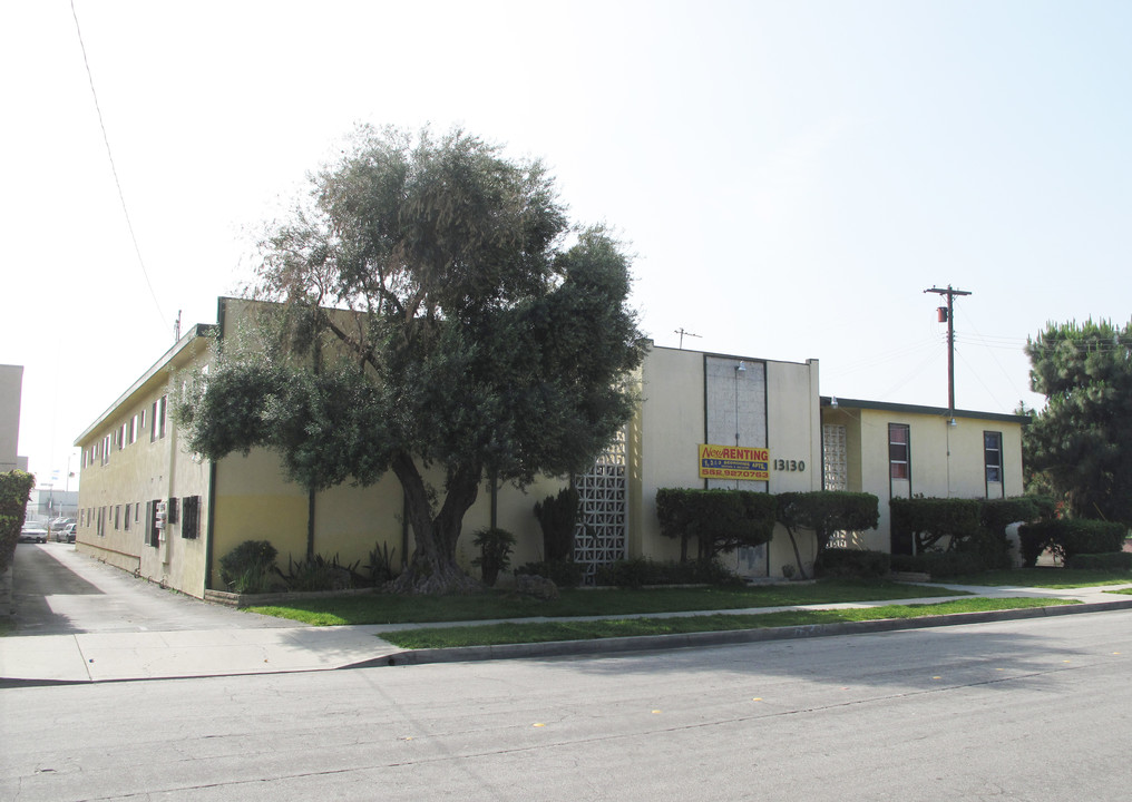 13130 Deming Ave in Downey, CA - Foto de edificio