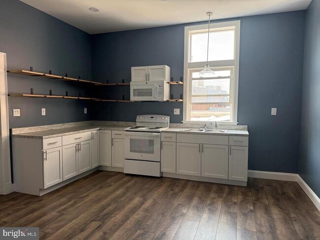 86 E Commerce St