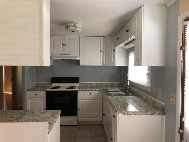 538 Skyline Dr E in Lakeland, FL - Building Photo - Building Photo