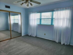 2380 World Parkway Blvd, Unit 28 in Clearwater, FL - Foto de edificio - Building Photo