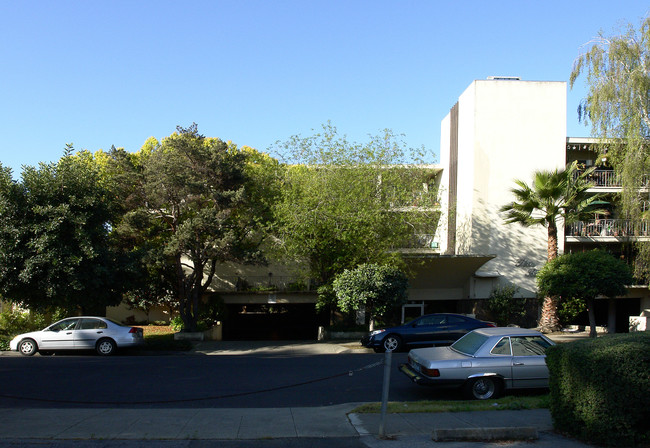 10 Birch Street in Redwood City, CA - Foto de edificio - Building Photo