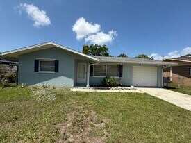1740 W Lagoon Cir in Clearwater, FL - Building Photo