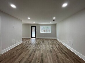 13701 Gentilly Ct in Baton Rouge, LA - Building Photo - Building Photo