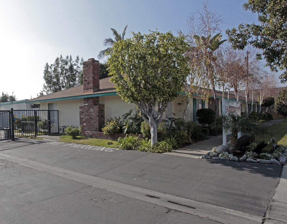 Lampson Park in Garden Grove, CA - Building Photo