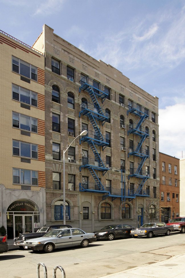 334 E Eighth St in New York, NY - Building Photo - Building Photo