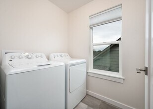 1427 Juniper St-Unit -C in Bozeman, MT - Building Photo - Building Photo