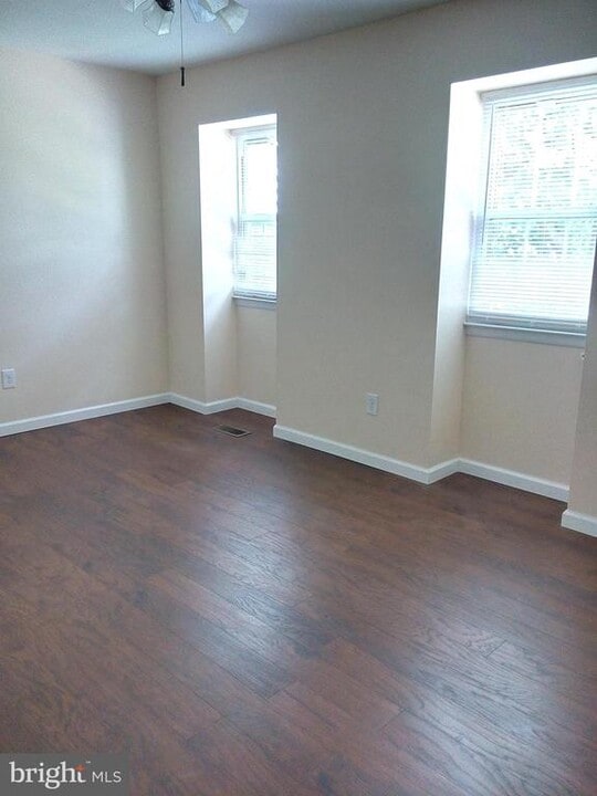 313 Carleton Ln in Mount Laurel, NJ - Building Photo