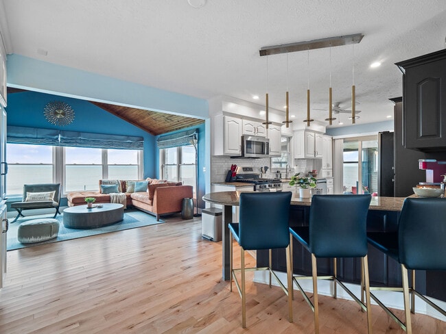 32414 Lake Rd in Avon Lake, OH - Building Photo - Building Photo