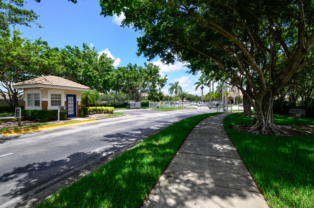 550 SW 2nd Ave in Boca Raton, FL - Building Photo