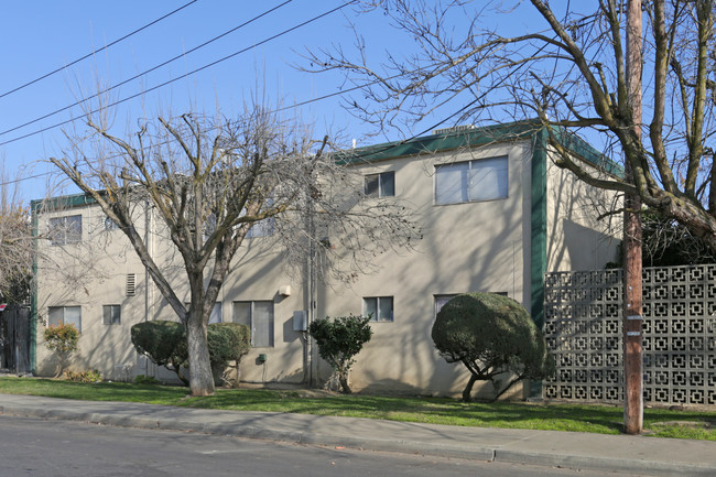 # Illinois 918 in Los Banos, CA - Foto de edificio - Building Photo