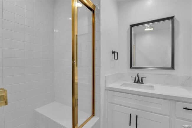 390 S Sepulveda Blvd in Los Angeles, CA - Building Photo - Building Photo