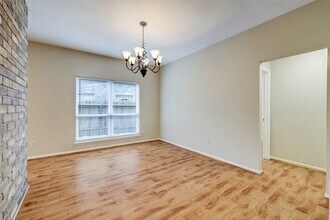 60 W Indian Sage Cir in Spring, TX - Foto de edificio - Building Photo