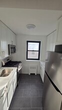 165 Vroom St, Unit 2J in Jersey City, NJ - Building Photo - Building Photo