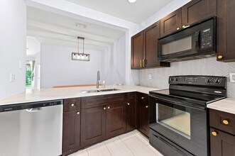 6435 Park Lake Cir in Boynton Beach, FL - Building Photo - Building Photo