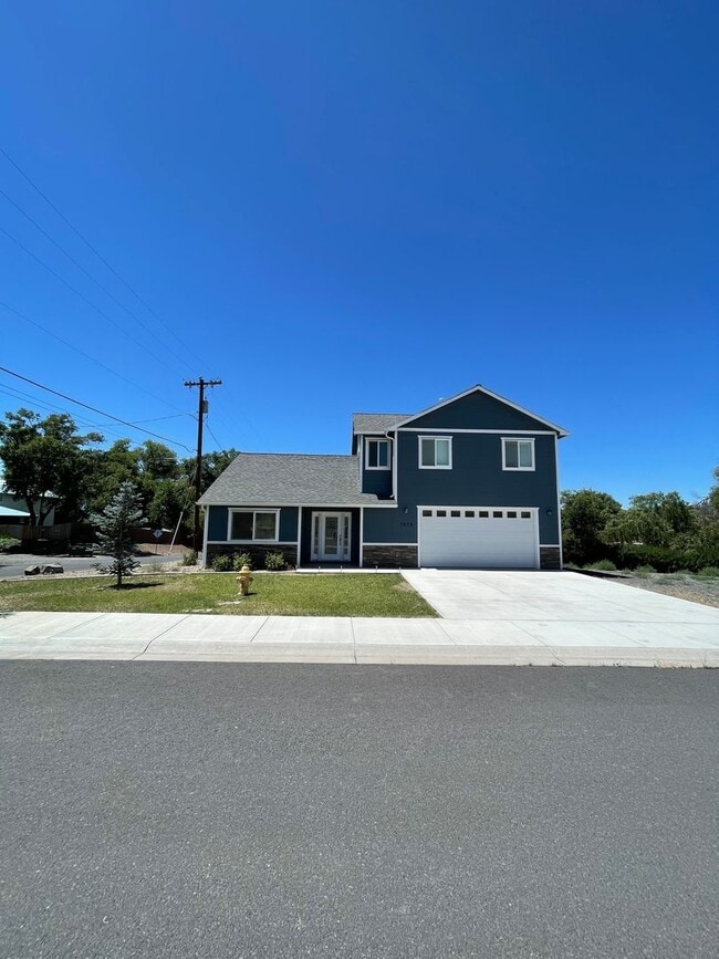 property at 7809 Markgraf Ln