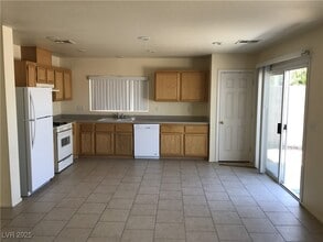 1111 Cathedral Ridge St in Henderson, NV - Building Photo - Building Photo