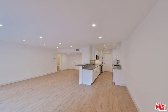 property at 136 S Palm Dr