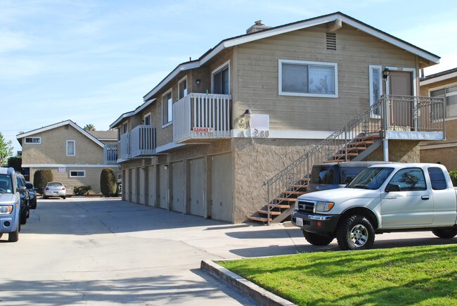280 Avocado St in Costa Mesa, CA - Foto de edificio - Building Photo