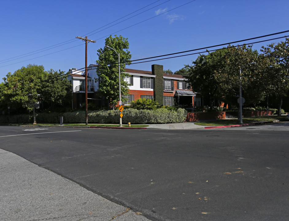 765 S Windsor Blvd in Los Angeles, CA - Building Photo