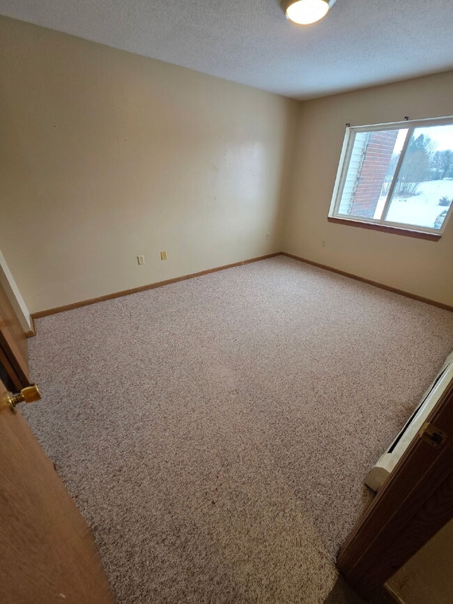410 13th Ave NW in Oelwein, IA - Building Photo - Building Photo