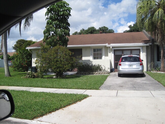 5524 Lakewood Cir S in Margate, FL - Foto de edificio - Building Photo