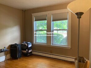 1734 Commonwealth Ave, Unit 4 in Boston, MA - Building Photo - Building Photo