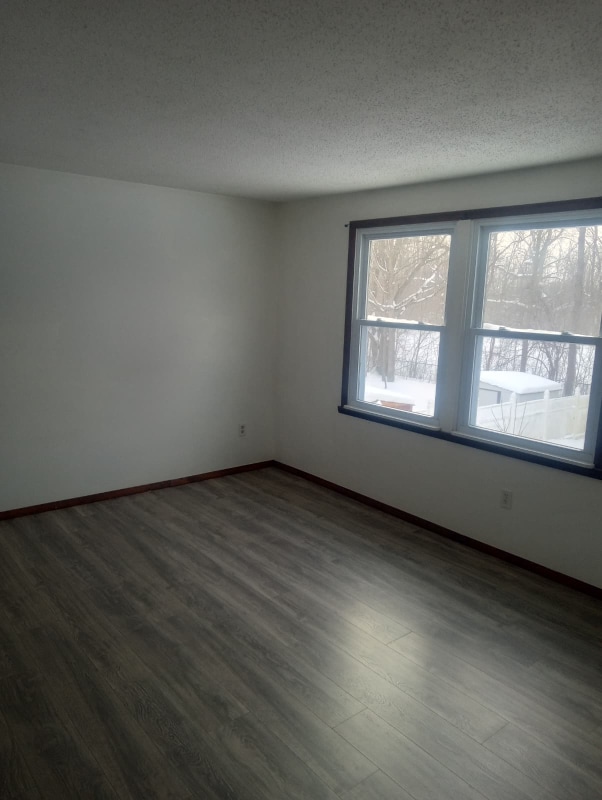 6614 Royal Pkwy S in Lockport, NY - Foto de edificio - Building Photo