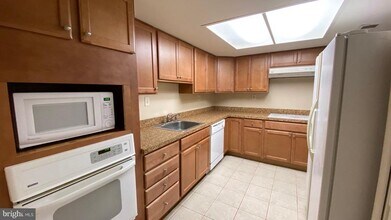 5529 Woodenhawk Cir in Columbia, MD - Building Photo - Building Photo