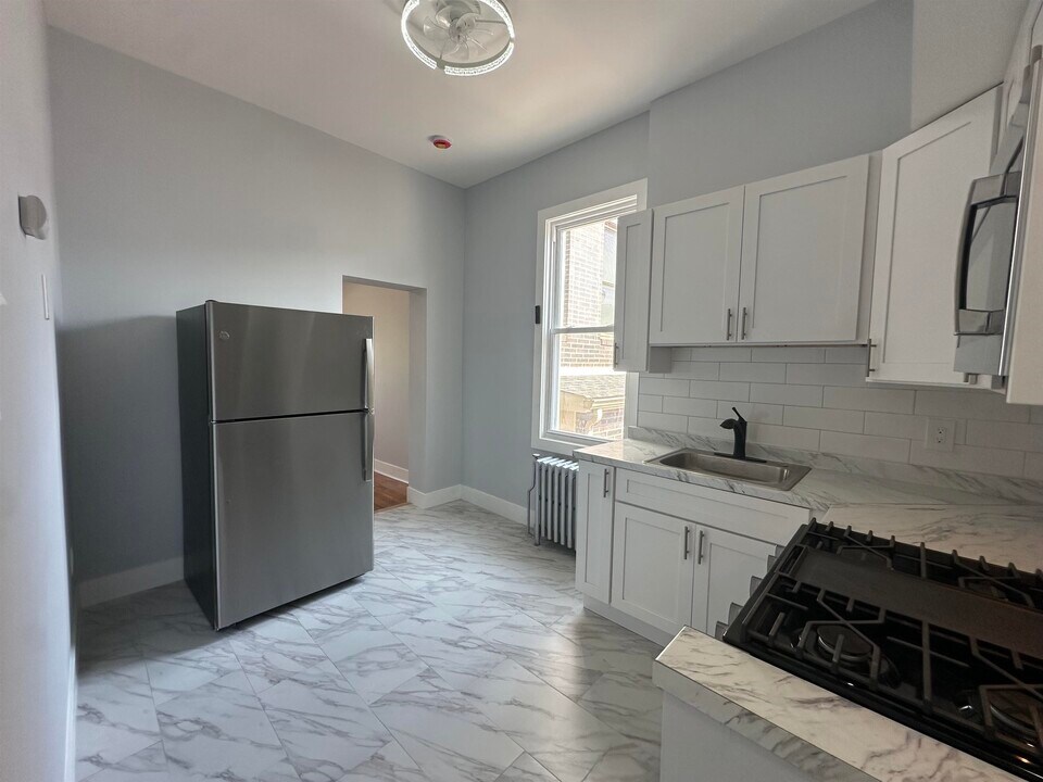 707 New York Ave in Union City, NJ - Building Photo