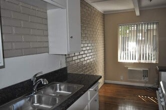 6125 Whitsett Ave in Los Angeles, CA - Building Photo - Building Photo