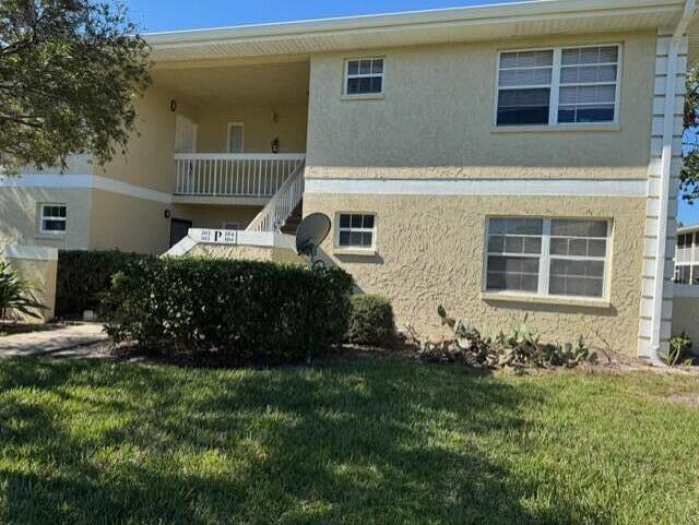 1550 SE Royal Green Cir in Port St. Lucie, FL - Building Photo - Building Photo