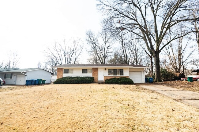 1058 Briarbrae Dr in St. Louis, MO - Building Photo - Building Photo