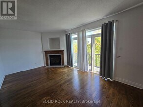 72 CASTLE GLEN Crescent in Ottawa, ON - Building Photo - Building Photo