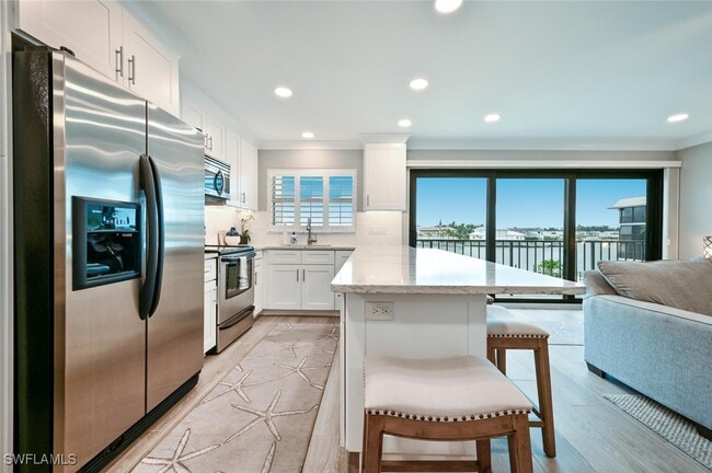 property at 3200 Gulf Shore Blvd N