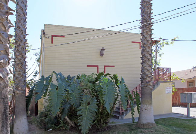 Las Palmas in Chula Vista, CA - Foto de edificio - Building Photo