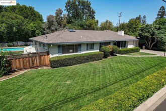 134 Cerezo Dr in Walnut Creek, CA - Building Photo - Building Photo